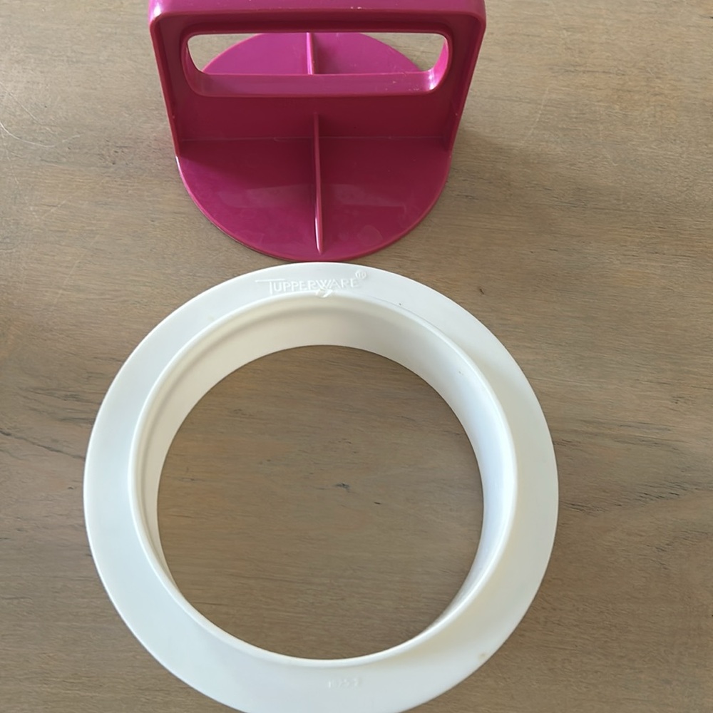 Vintage Tupperware hamburger mold/press/keeper, 8 storage containers, 1 top. - Picture 4 of 6